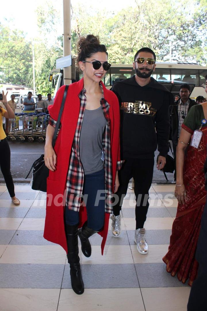 Alleged Lovers Ranveer Singh and Deepika Padukone Snapped at Airport