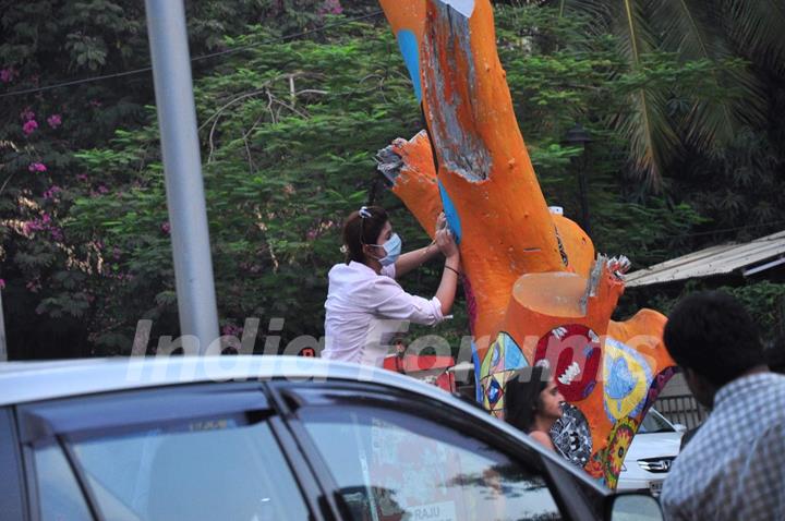 Twinkle Khanna Paints Trees in Juhu for a Cause