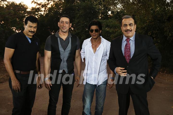 Shah Rukh Khan Promotes Dilwale on C.I.D