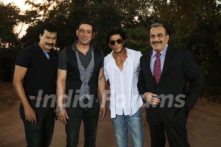 Shah Rukh Khan Promotes Dilwale on C.I.D