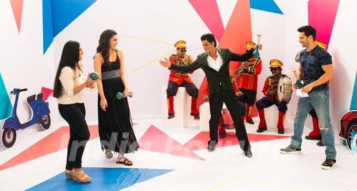 Kriti, Varun and SRK with Garima on Zoom's 'Yaar Mera Superstar' Show for Promotions of Dilwale