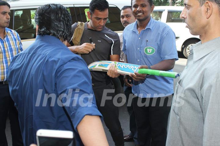M S Dhoni Snapped at Airport