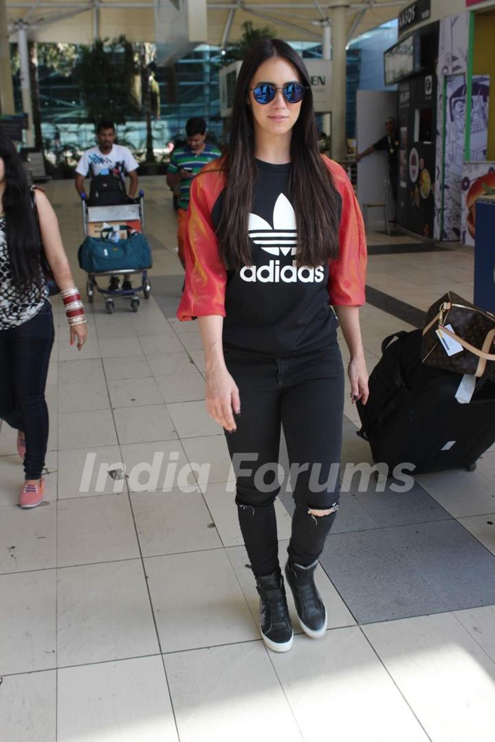 Lauren Gottlieb Snapped at Airport