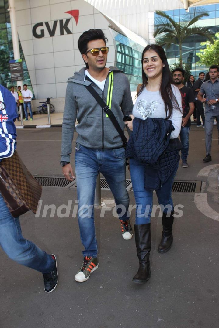 Riteish Deshmukh and Genelia Dsouza Snapped at Airport