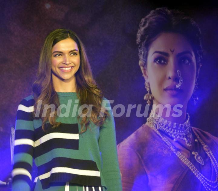 'Elegant Beauty' Deepika Padukone at Promotions of Bajirao Mastani at Gurgaon