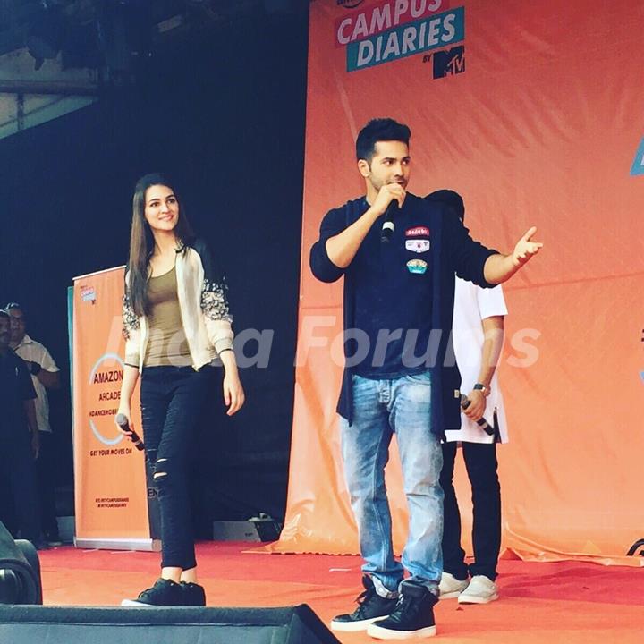 Varun and Kriti at Promotions of Dilwale