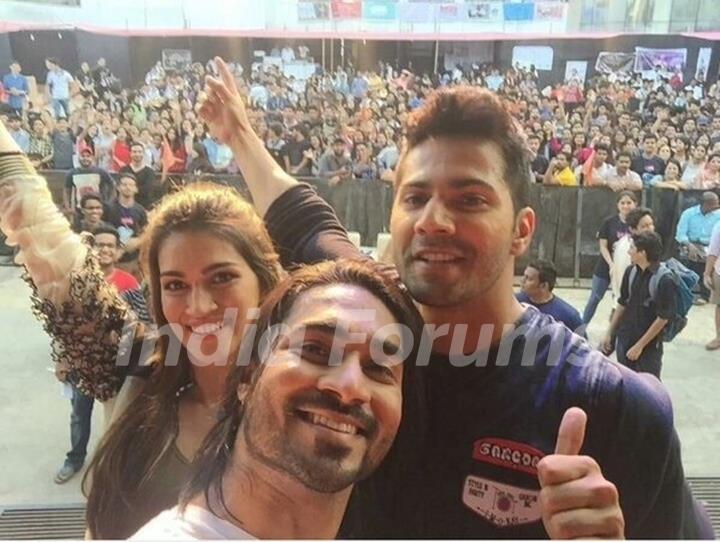 Varun Dhawan, Kriti Sanon and Salman Yusuf Khan atPromotions of Dilwale