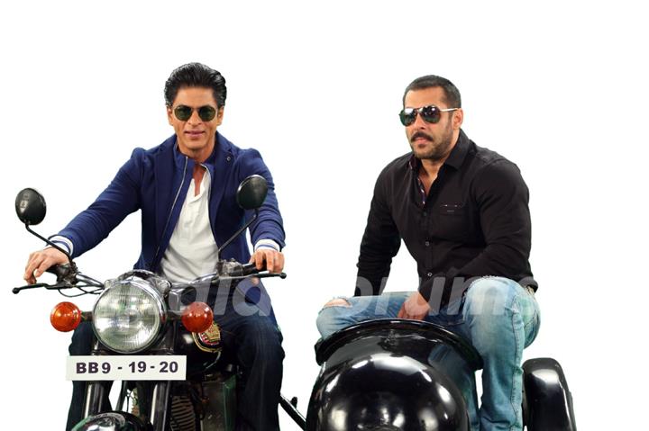 Shah Rukh Khan and Salman Khan on Bigg Boss 9 - 19th and 20th Dec