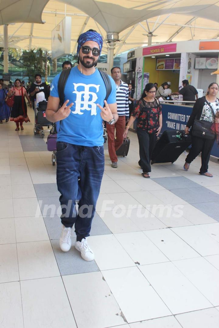 Ayusshman Khurrana Snapped at Airport