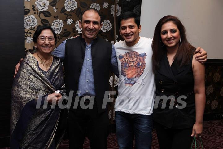 Vinod Singh and Munisha Khatwani at Bikramjeet Kanwarpal Mother's Birthday