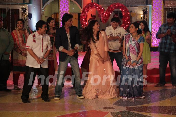 Shah Rukh Khan and Kajol Visits Taarak Mehta Ka Ooltah Chashmah Sets