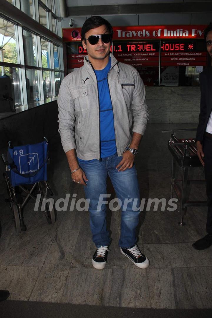 Vivek Oberoi Snapped at Airport