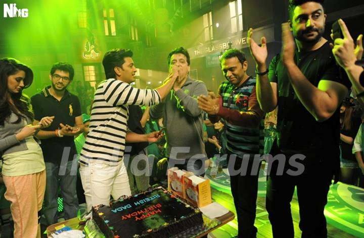 Akshay and Abhishek Celebrates Riteish Deshmukh's 37th Birthday on the Sets of Housefull 3