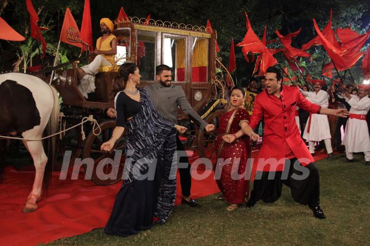 Deepika, Ranveer, Bharti and Krushna at Promotions of Bajirao Mastani on Comedy Nights Bachao