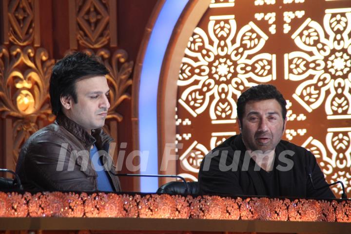 Vivek Oberoi and Sunny Deol at Promotions of Ghayal Once Again on India's Best Dramebaaz