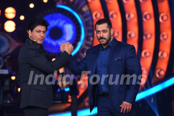 Shah Rukh Khan and Salman Khan on Bigg Boss 9 Halla Bol