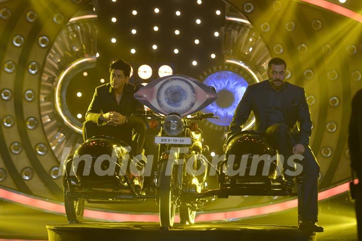 Superstars Shah Rukh Khan and Salman Khan on Bigg Boss 9