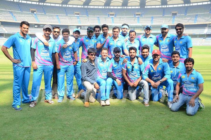 Celebs at Mumbai Heroes Corporate Cricket Match