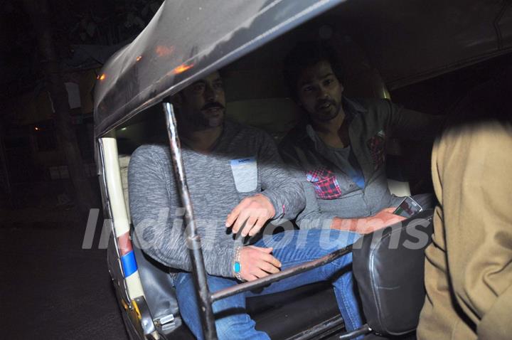 Salman Khan and Nikhil Dwivedi Takes a Rickshaw Ride Post Dinner