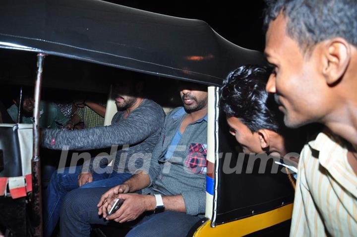 Nikhil Dwivedi and Salman Khan Snapped: Takes a Rickshaw ride to home post Dinner