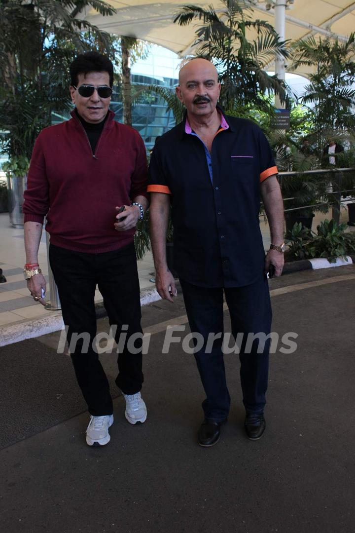 Rakesh Roshan and Jeetendra Snapped at Airport