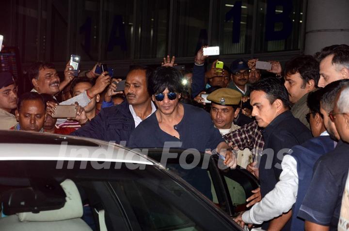 Shah Rukh Khan Snapped at Airport