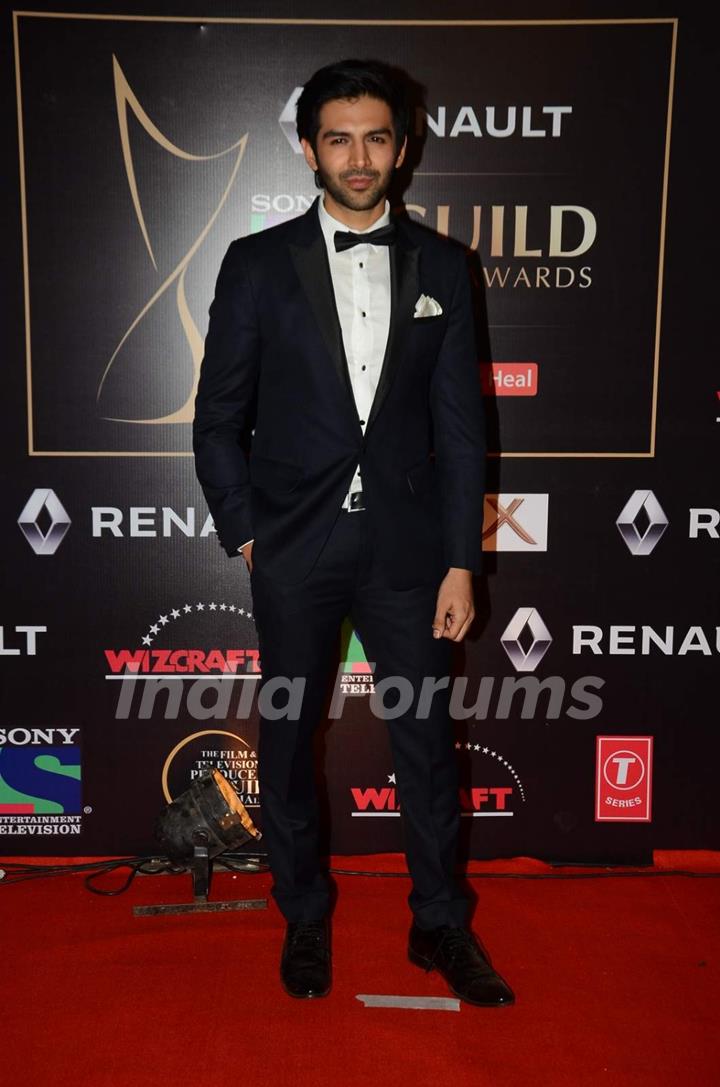 Kartik Aaryan at Guild Awards 2015