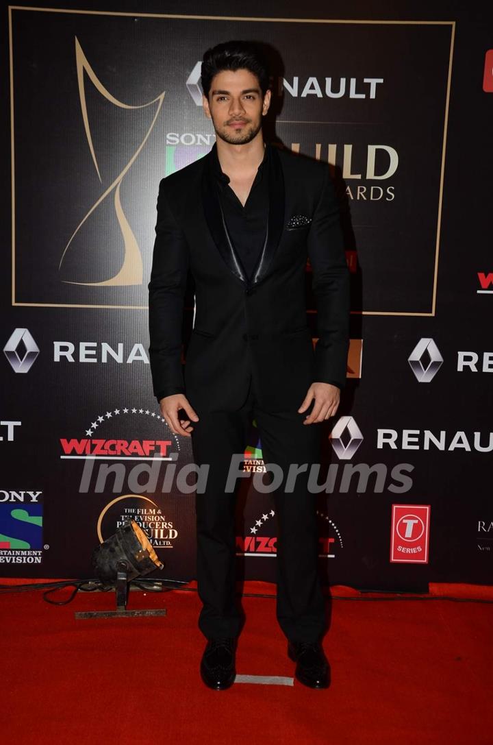 Sooraj Pancholi at Guild Awards 2015