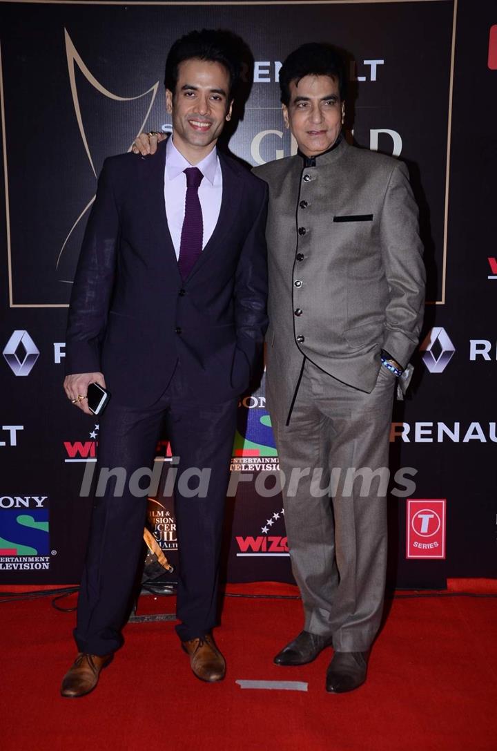 Tusshar  Kapoor and Jeetendra at Guild Awards 2015