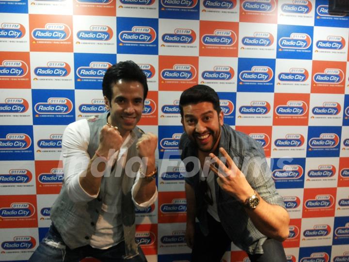 Tusshar Kapoor and Aftab Shivdasani goes Live on Radio City for Promotions of Kyaa Kool Hain Hum 3