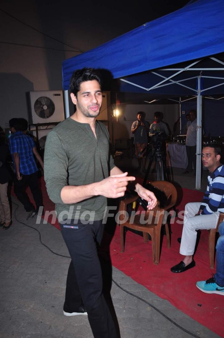 Sidharth Malhotra Snapped at Mehboob Studio!