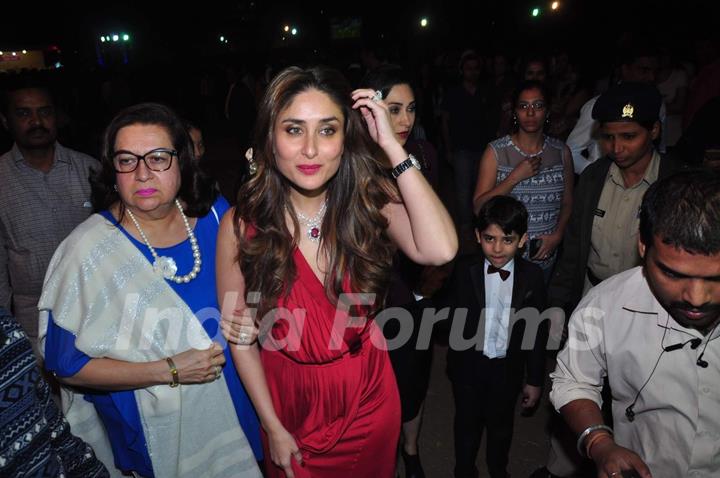 Kareena Kapoor was snapped with Mom on snapped on Christmas Eve