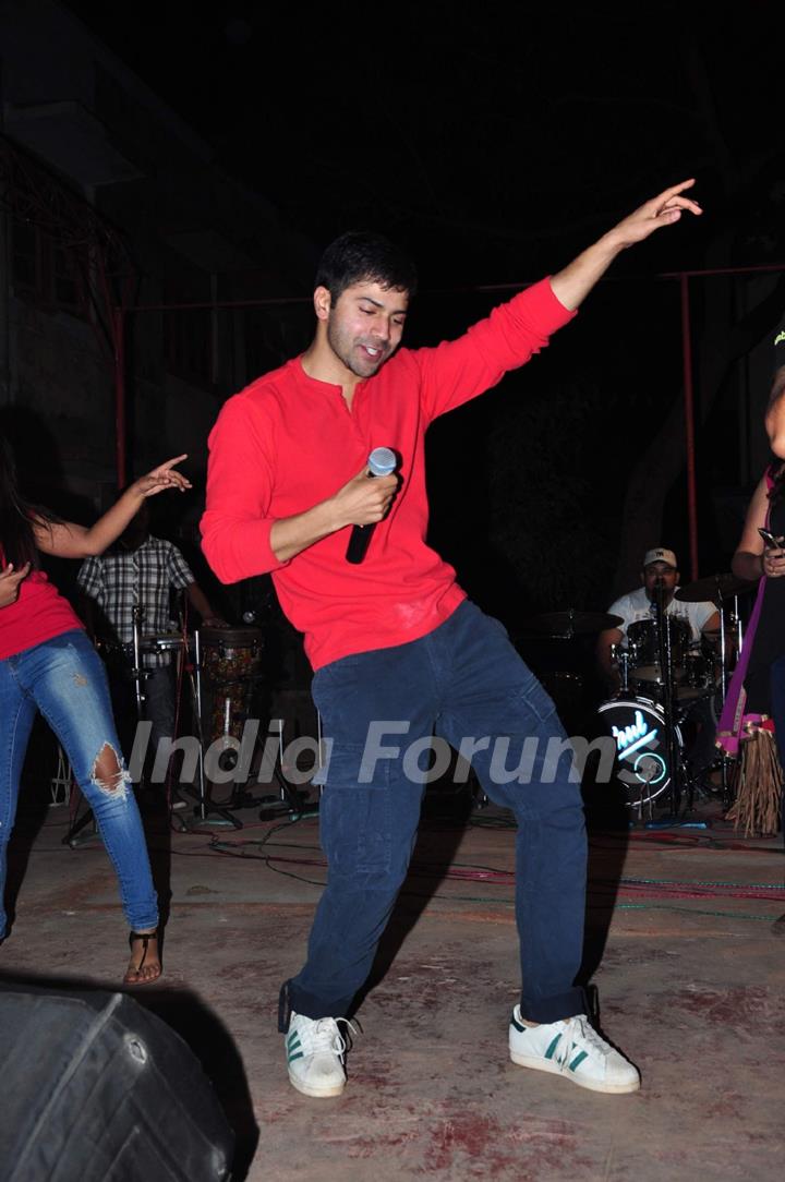 Varun Dhawan shakes a leg at the Christmas Celebrations