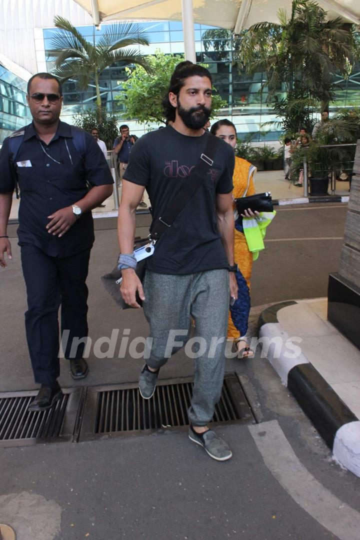 Farhan Akhtar Snapped at Airport