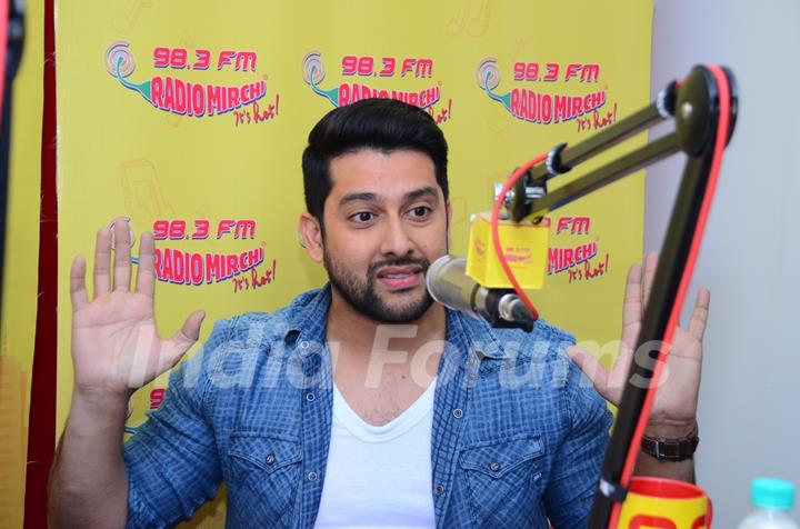 Aftab Shivdasani goes on air at Radio Mirchi for Promotions of 'Kyaa Kool Hai Hum 3'