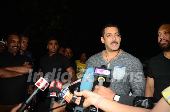 Salman Khan Celebrates his Birthday at His Karjat Farm House