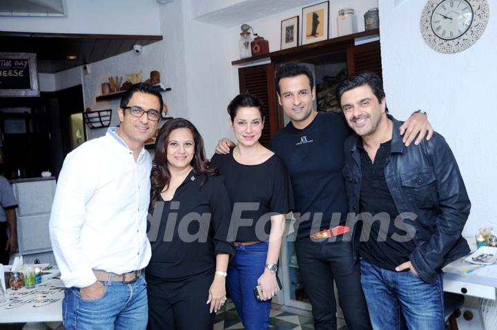 Sanjay Suri, Manasi Joshi Roy, Neelam, Rohit Roy and Sameer Soni at Fable, Juhu