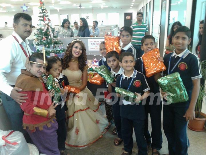 Sudeepa Singh Celebrates New Year and Christmas with Kids