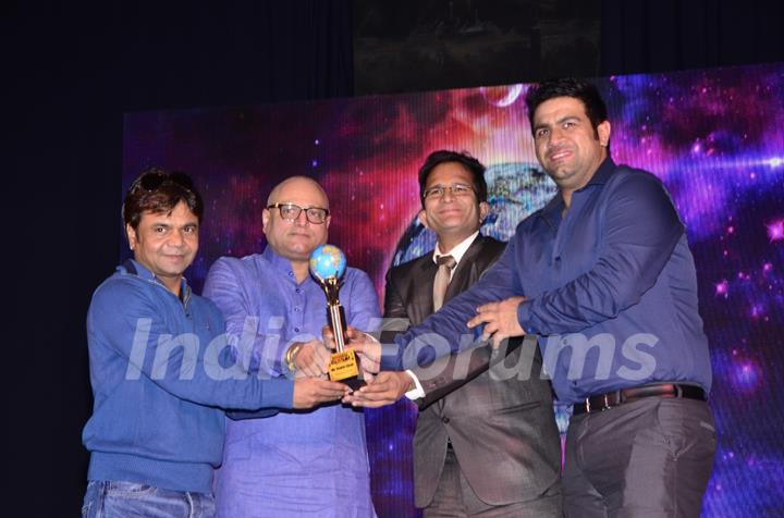 Rajpal Yadav and Manoj Joshi at Mumbai Global Achiever's Award