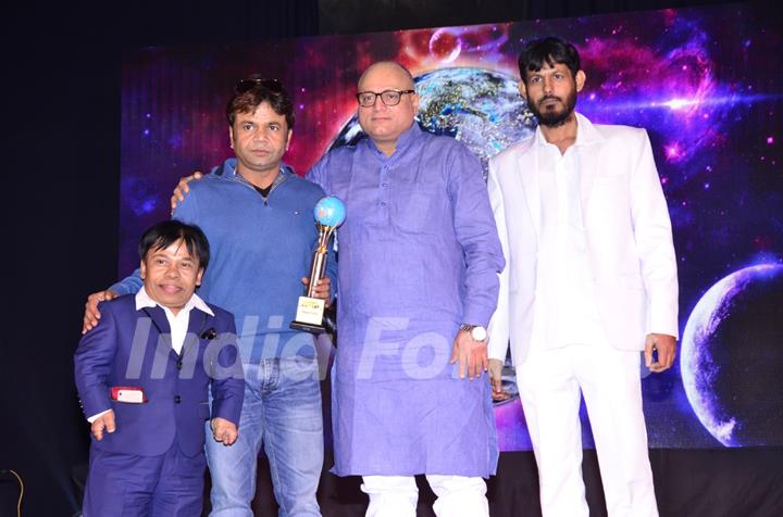 KK Goswami, Rajpal Yadav and Manoj Joshi at Mumbai Global Achiever's Award