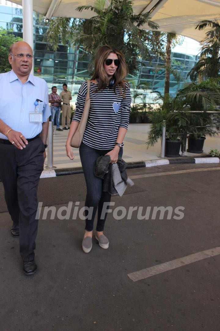 Shweta Nanda Snapped at Airport