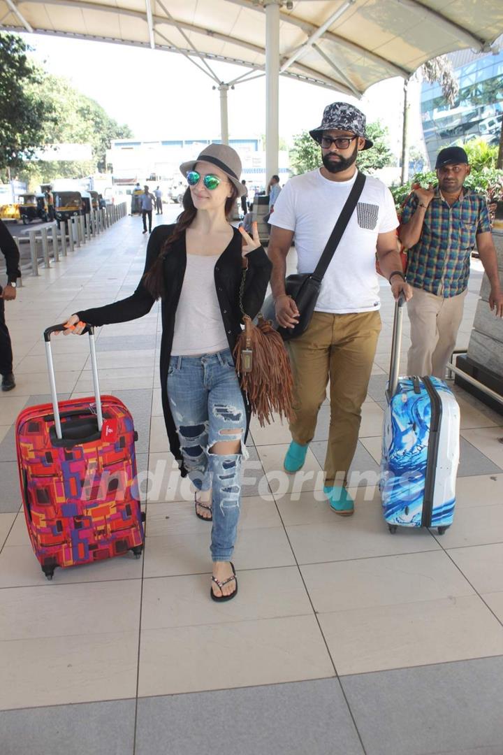 Elli Avram and VJ Andy Snapped at Airport