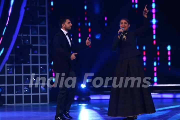 Ranveer Singh and Sonakshi Sinha at Guild Awards 2015