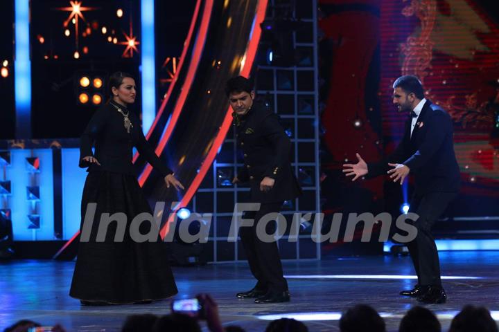 Ranveer Singh, Kapil Sharma and Sonakshi Sinha at Guild Awards 2015