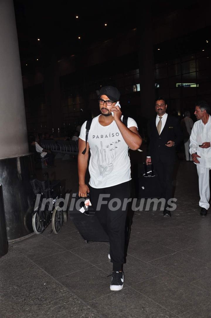 Arjun Kapoor Snapped at Airport