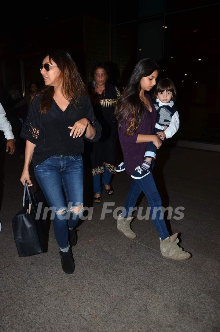 Gauri Khan, Suhana Khan and AbRam Khan Snapped at Airport