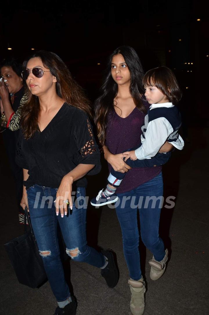 Gauri, Suhana and AbRam Khan Snapped at Airport