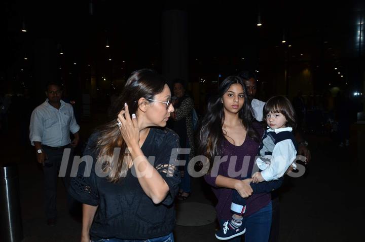 Gauri, Suhana and AbRam Khan Snapped at Airport