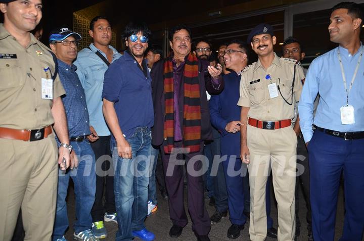 Shatrughan Sinha and Shah Rukh Khan Snapped at Airport