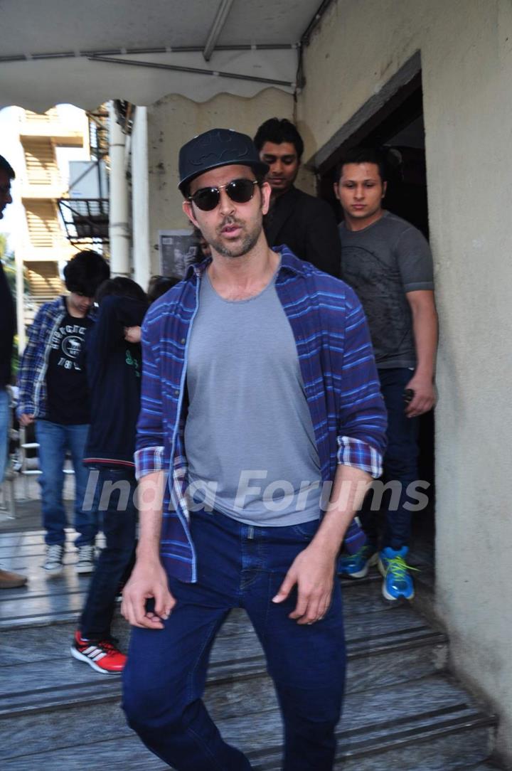 Hrithik Roshan Snapped With Kids at PVR Juhu